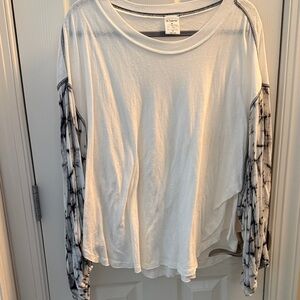 By Together Off White and Black Tie-Dye Sleeve Women's Top Size Medium New